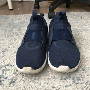 Nike Mens AD Comfort Slip-On Sneakers